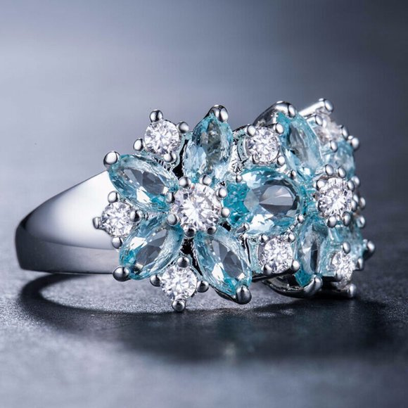 Elegant 925 Silver Flower Shaped Aquamarine Ring - Picture 3 of 4